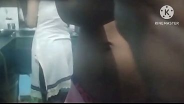 Nonton Comendo Ela Em P&eacute; thumbnail