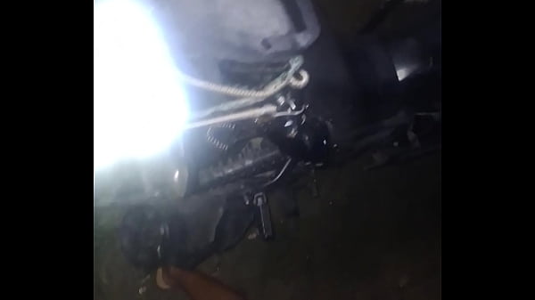 Play MP4 - Parei a moto no beco e meti leite na buceta dela ali mesmo &period; Filha da puta gostosa &period;