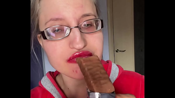 Play MP4 - Giantess Big Lips Big EyeGlasses ASMREating Snickers Protein Bar