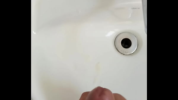 Play MP4 - Eu gozando muito no banheiro do trabalho