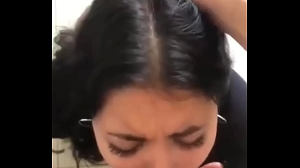 La hermanastra de mi_novia esmejor que mi novia chupando y todo