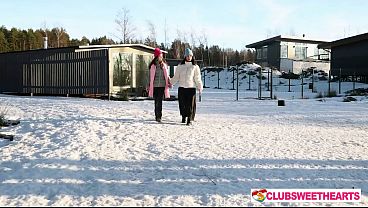 Nonton Cold Crispy Day! Just Perfect For Selfies And Eating Pussy At Clubsweethearts thumbnail