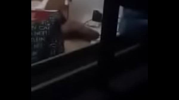 Esp&iacute;o por la ventana a mi roomate en Mty 