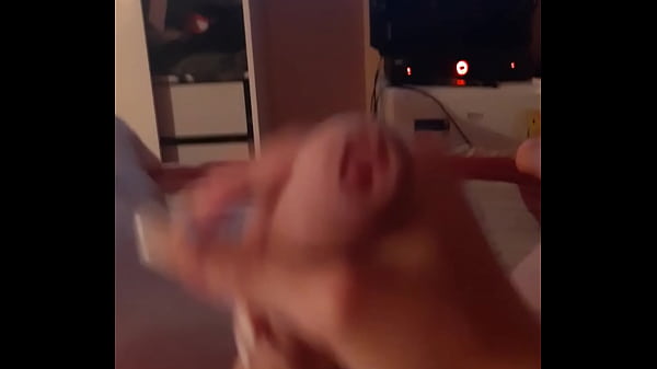 Travesti batendo punheta 