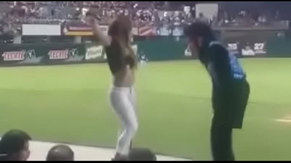 Sexy Chica de Culiacan Bailando con los Tomateros 