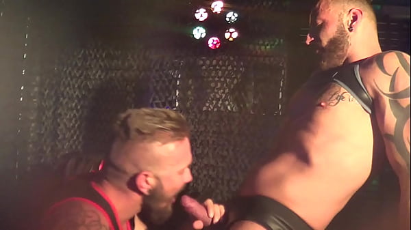 Fuck And Suck Bareback In Sauna thumbnail