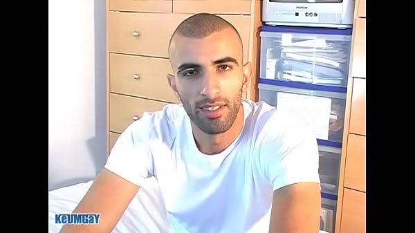 Not a fake str8 arab guy: he got a gay blojow for his 1st time life. 