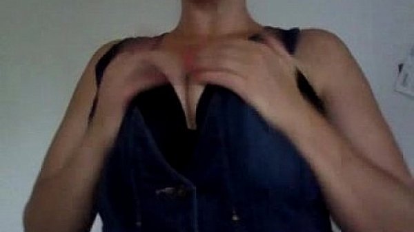 Nonton Busty Bbw Reveals Her Tits thumbnail