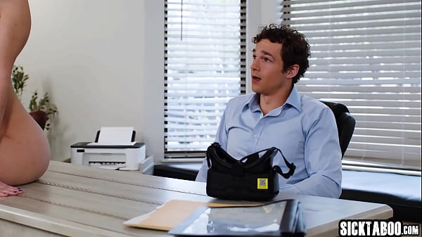 Big ass latina gave a blowjob to big cock guy while he enjoyed porn in vr