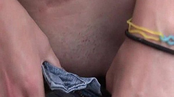 This slut shows off her ass 