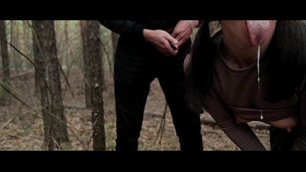 Когда я путешествую автостопом я не беру с собой деньги Я всегда надеюсь заняться сексом с попутчиком или хотя бы пососать его член и получить сперму в рот