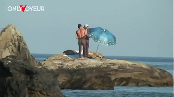 Play MP4 - Beach Voyeur&period; Nude beach photo shoot ended with hardcore sex under the sun