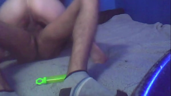 Play MP4 - Le abro el culo a una prima de mi vieja&comma; con mamada y corrida en la boca