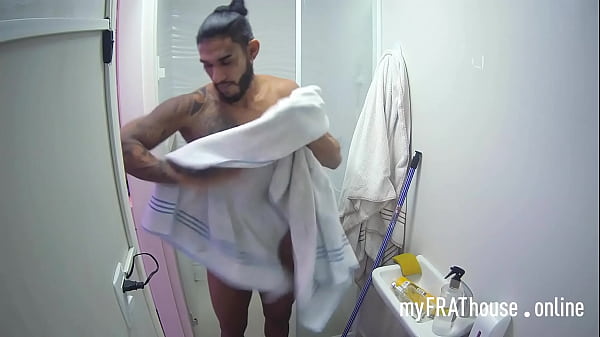 Muscular guy shaves dick spy camera 