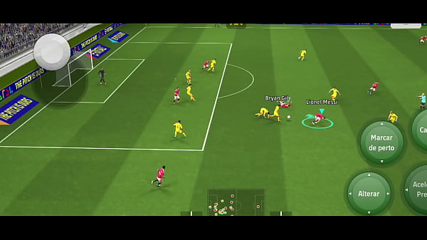 Jogando efootball e batendo uma para minha prima safada 