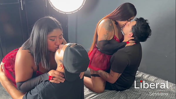 Amigos Se Animan A Realizar Un Intercambio Por Primera Ves. thumbnail