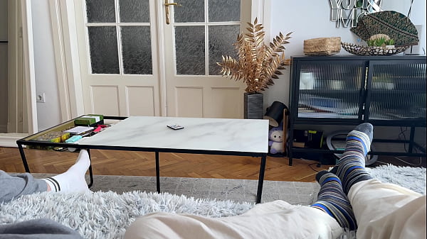 Nonton Hippie Neighbor Comes Over To Give A Special Double Massage And Cleanse The Chakras - Talia Mint thumbnail