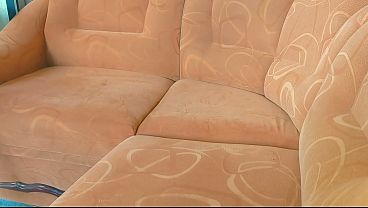 Nonton Mom Gets A Pedicure And Doesn't Even Realize She's Exposing Her Vagina. thumbnail