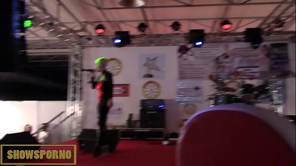 Nonton Hot Punk And Pircing Girl Masturbating thumbnail