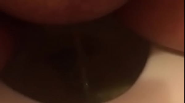 Isabella Holloway Peeing