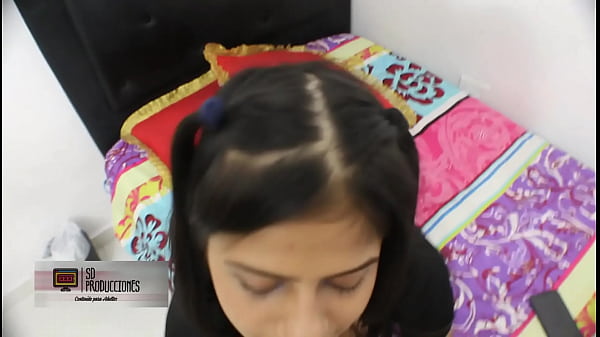 Play MP4 - Me encanta llenarle la cara de semen a la cachonda de mi hermanastra