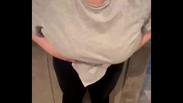 Nonton Titty Drop thumbnail