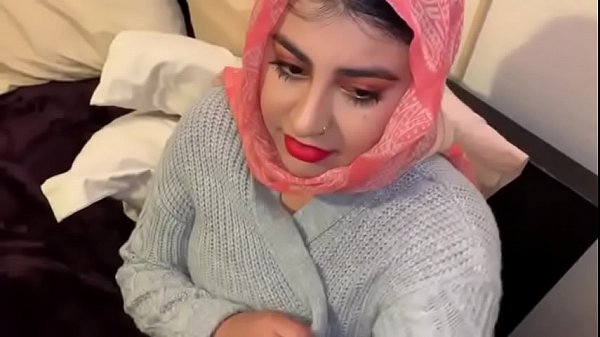 Arabian beauty_doing blowjob