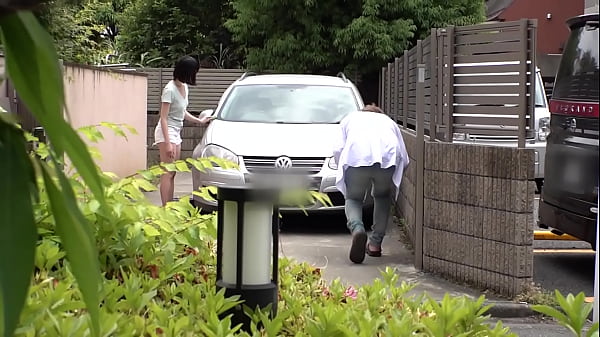 Play MP4 - まさかノーブラ！？無防備な貧乳美&cir;女がコリコリに勃った乳首を服越しに露わにする姿に興奮してしまい&hellip;【パート1】