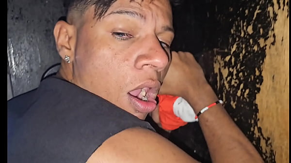 Torcedor Do Corinthian Da Rola Muito Grossa Disse Que Sua Conjuge N&atilde;o Aguenta Seu Pau E Comeu O Torcedor Do S&atilde;o Paulo Numa Cabine Do Sexo. thumbnail