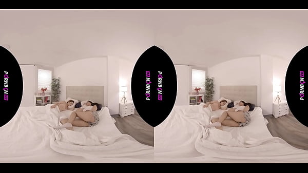 Play MP4 - PORNBCN VR Dos amigas est&aacute;n d&period; juntas&comma; una se despierta muy cachonda la cuarentena es lo que tiene&comma; as&iacute; que quiere sexo lesbico con su joven amiga durmiente a la que va a despertar&period; Realidad virtual en 4K  voyeur latina cachonda