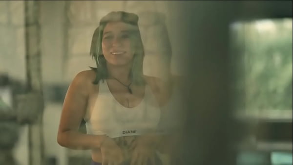 Nonton Fantas&iacute;a Tentadora Y Belleza Magn&eacute;tica Se Toca El Co&ntilde;o Como Si Fuera Guitarrista De Heavy Metal thumbnail