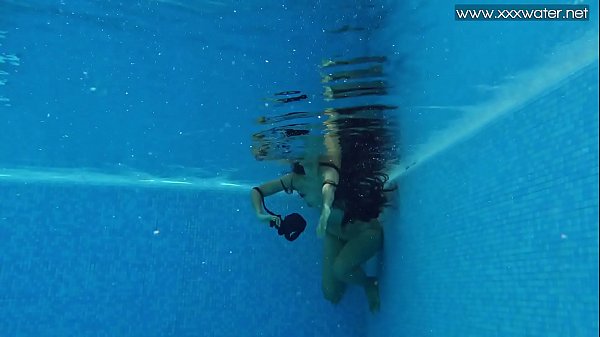 Andreina De Luxe hot Latina in_the pool