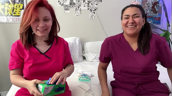 Nonton Hot Nurses In Scrubs Mess Around With Gloves thumbnail