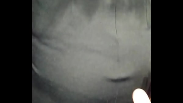 Je chauffe un homme dans l'ascenseur il me tripote le cul joue de mon plug je