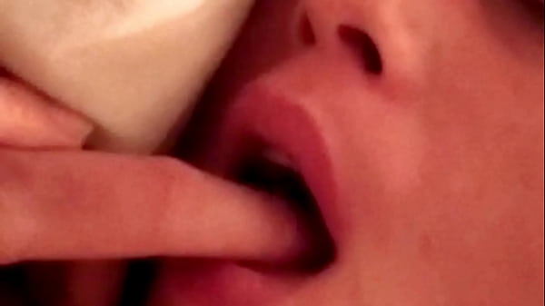 Nonton Une Queue Dans La Bouche....pov Gros Plan thumbnail