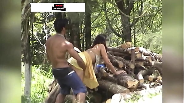 Rapaz Atl&eacute;tico Fode Morena Novinha Em Local De Grande Visibilidade thumbnail