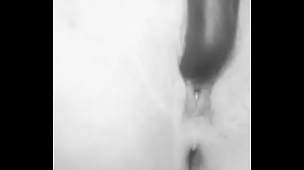 Sola disfrutando_de su vibrador