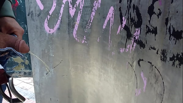 Play MP4 - Arab publiek pee