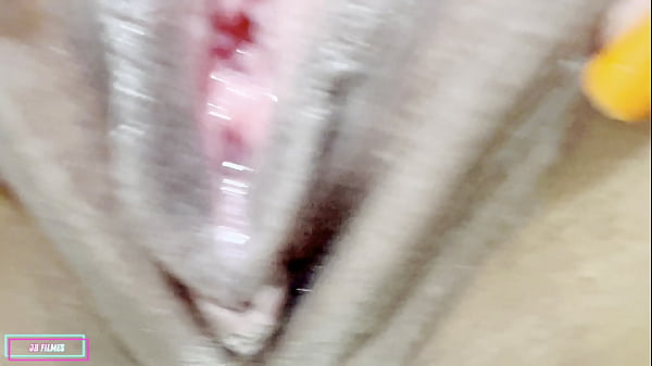 Coloquei um pircing novo na bucetinha mete com cuidado emmm 