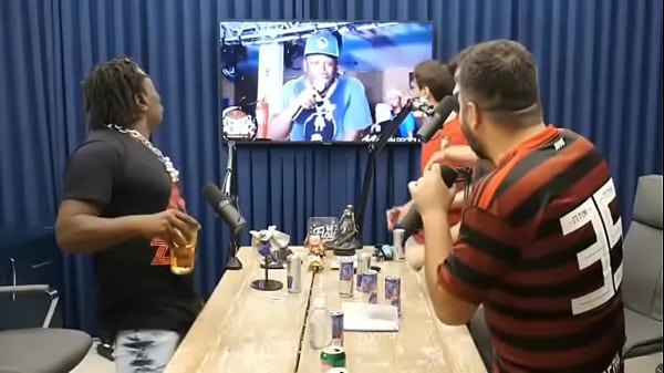 Machos gostosos fudendo a mesa tetuda (GangBang Hardcore) 