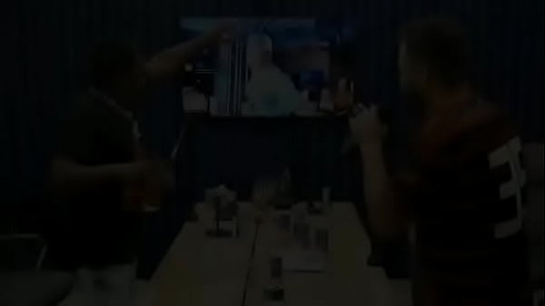 Nonton Machos Gostosos Fudendo A Mesa Tetuda (gangbang Hardcore) thumbnail