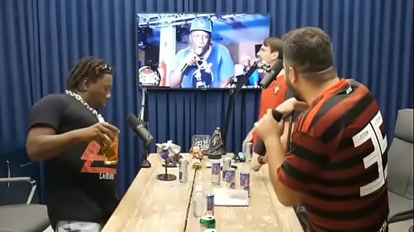 4 Dotados fudendo a mesa gostosa (e ela n&atildeo resistiu)