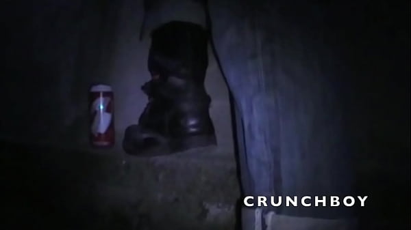 Baise Hard Entre Deux Skins Avec Pisse Sneaker Et Fist thumbnail