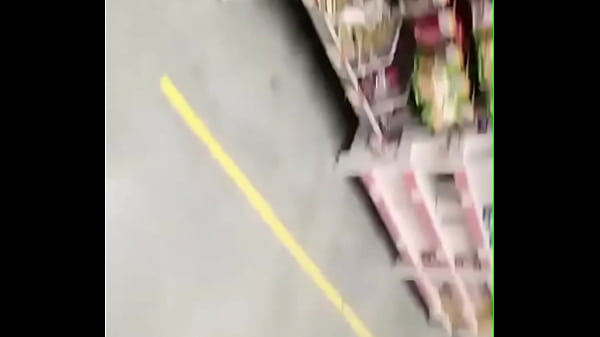 Voy al mall para comprar consigo m&aacute;s productos por atrevida y ense&ntilde;ar la concha en p&uacute;blico