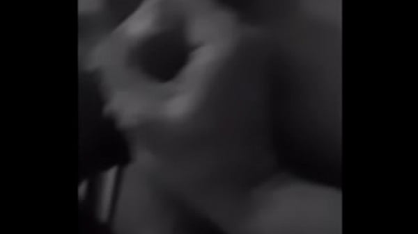 Eyaculando sobre ella