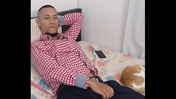 me_graban mientras_veo porno y me hago una_rica paja misterio19cm