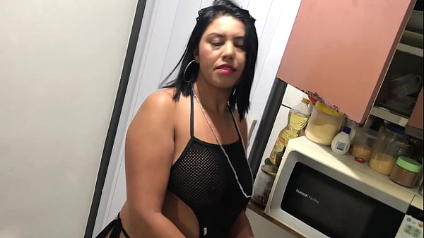 Sarah Rosa │ Lavando A Lou&ccedil;a ║ Neste V&iacute;deo Sarah Lava A Lou&ccedil;a, Dan&ccedil;a E Tira A Roupa thumbnail