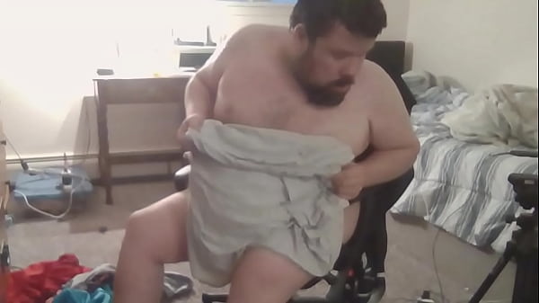 Mefoldingclothesgettingdressed