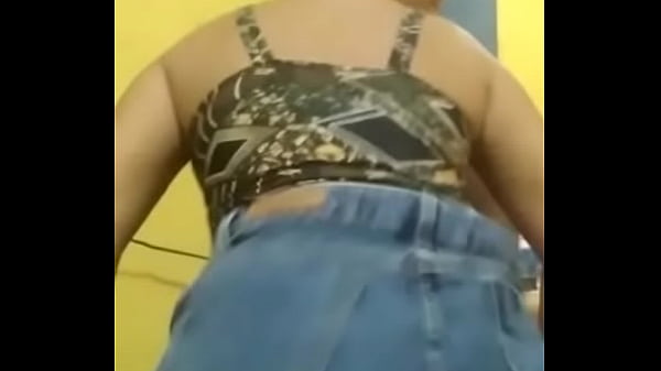 Safadinha dan&ccedil;ando funk 