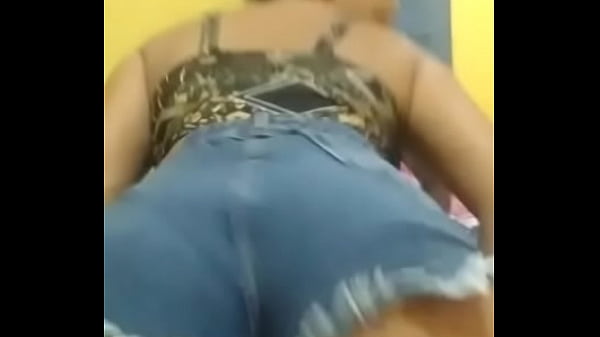 Safadinha dan&ccedil;ando funk